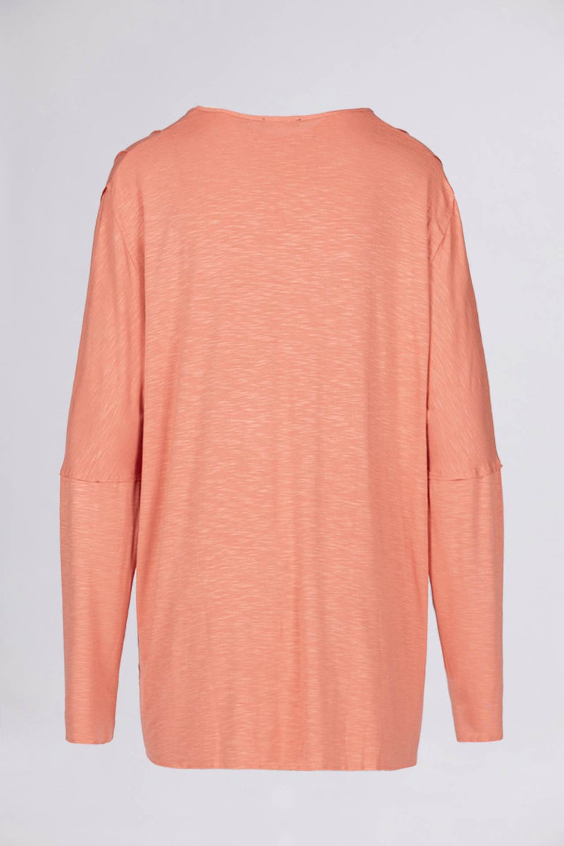 WIR - Wrong is right => OVERSIZED V-NECK MIDI JUMPER Coral red T-Shirts - BREMBATI